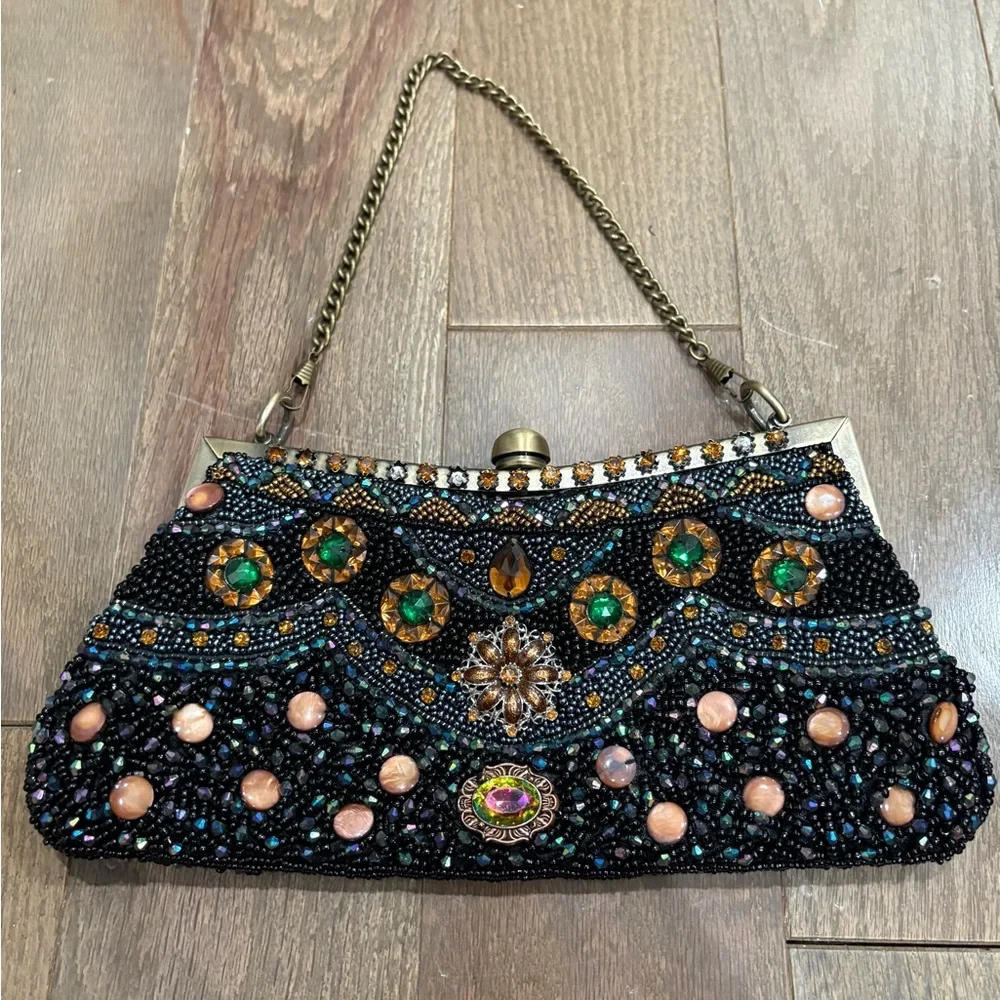 Vintage black and gold beaded shoulder bag!